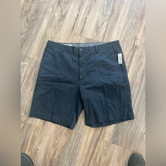 NWT - Amazon Essentials Men's Classic-Fit 9" Shorts - Picture 5 of 9